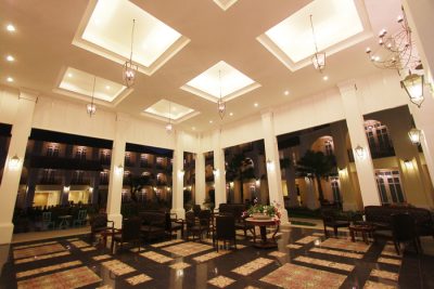 The lobby and its coffered ceiling