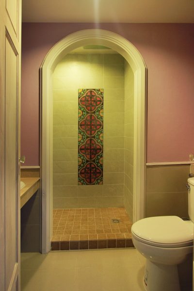 The bathroom of a Deluxe Room