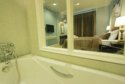 The bath tub of an Exclusive Deluxe Room