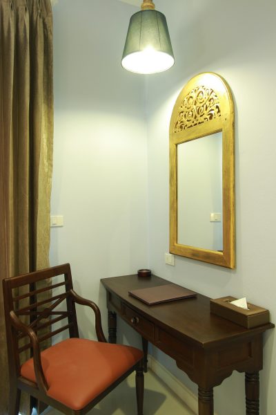 The writing desk and mirror